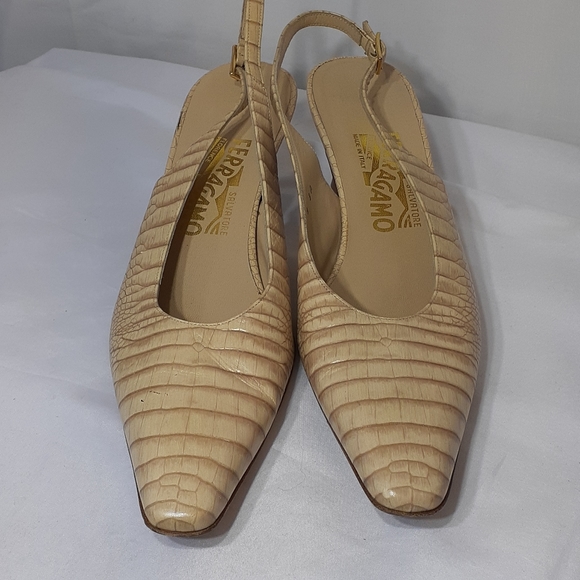 Salvatore Ferragamo cream and tan heels - Picture 4 of 11